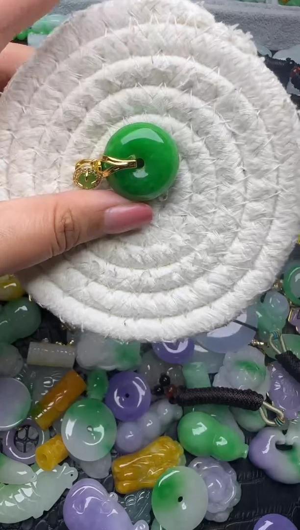 颈饰未镶嵌翡翠缅甸翡翠吊坠