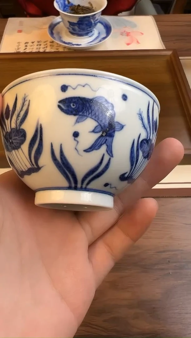问青坊纯手工手绘青花鱼藻柴窑鸡心杯