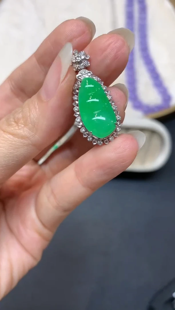 吊坠(不含链)18K金镶嵌翡翠W58|18000