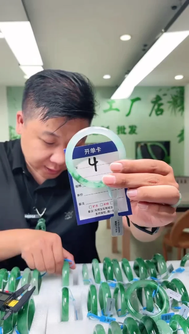 未镶嵌手镯石英质玉57