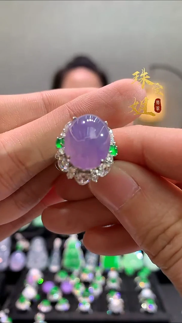 18K金镶嵌戒指翡翠戒指