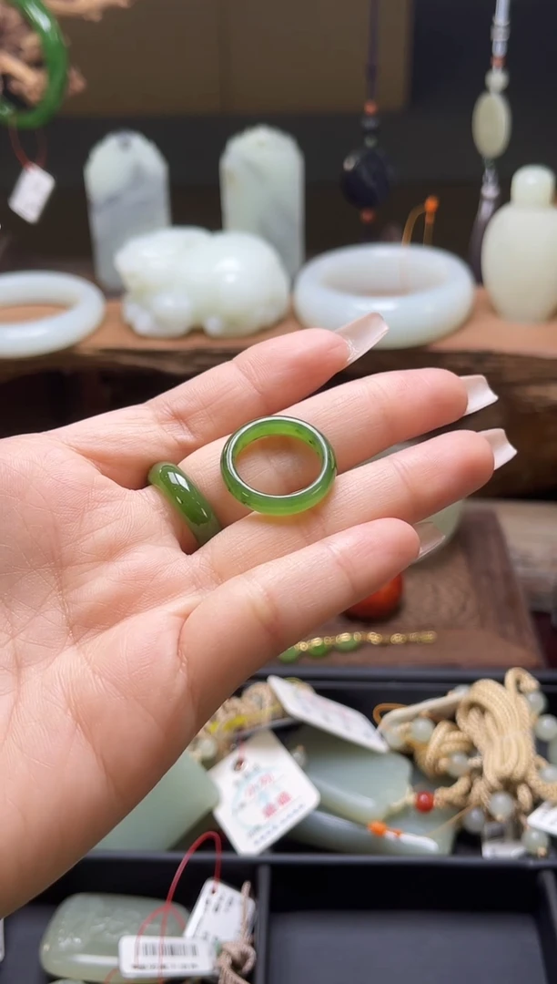 【闪购商品】和田玉戒圈未镶嵌俄罗斯碧玉阳绿戒圈 多样性发一