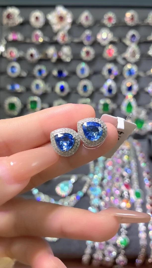 耳饰蓝宝石18K金镶嵌-