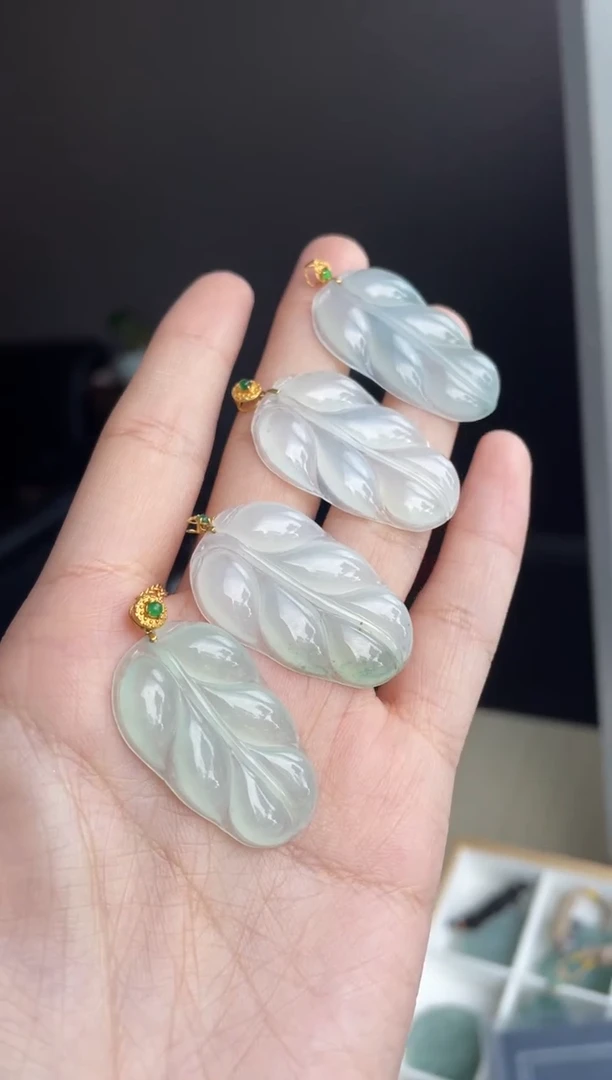 吊坠(不含链)18K金镶嵌翡翠天然缅甸A货翡翠多样性发其一