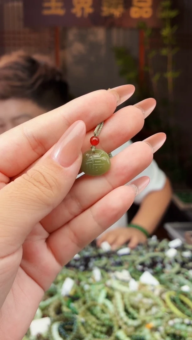 和田玉未镶嵌颈饰拍一发一