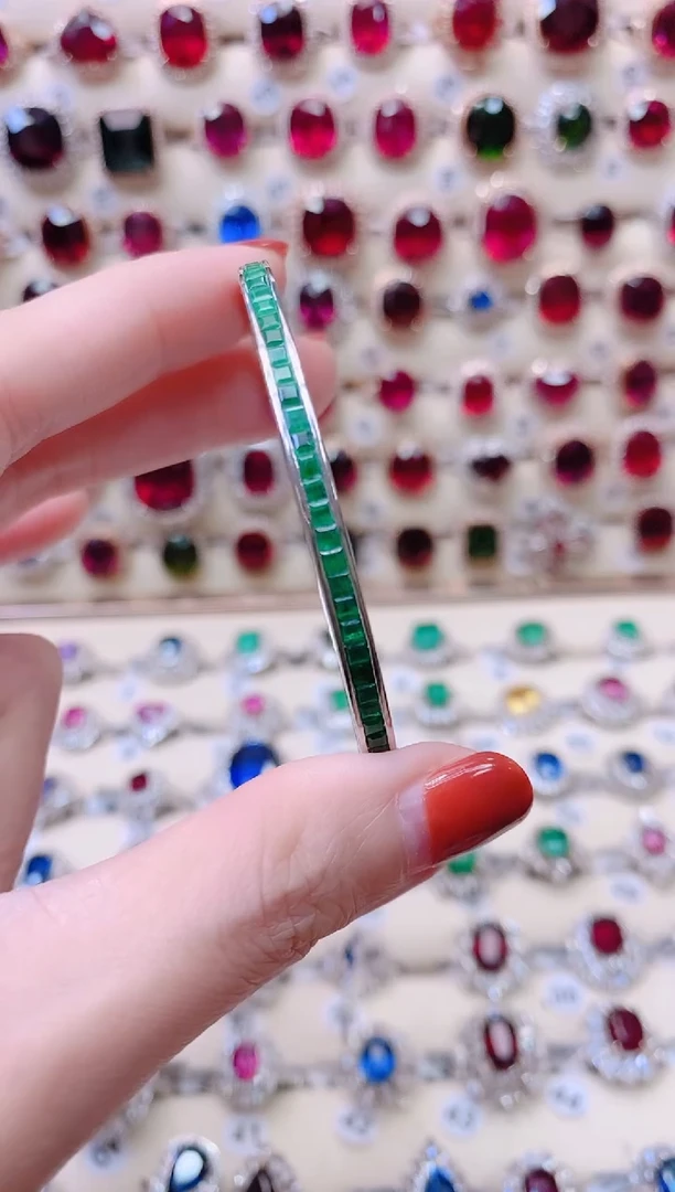 18K金镶嵌手镯祖母绿1