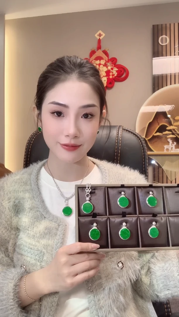 【云中意】18K金 翡翠圆无事牌吊坠 - 多样性发货一件