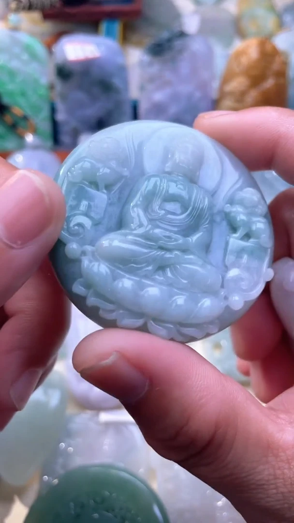 翡翠未镶嵌颈饰释迦摩尼