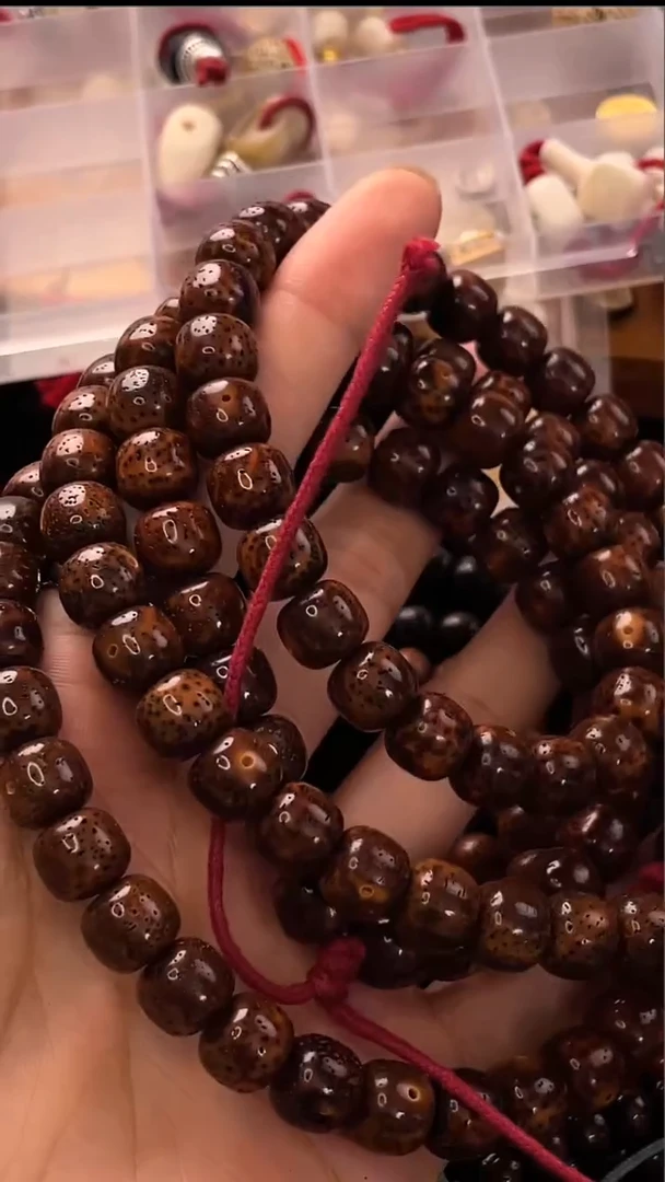 吊坠星月菩提精工级中珀桶珠10*9长串（B）