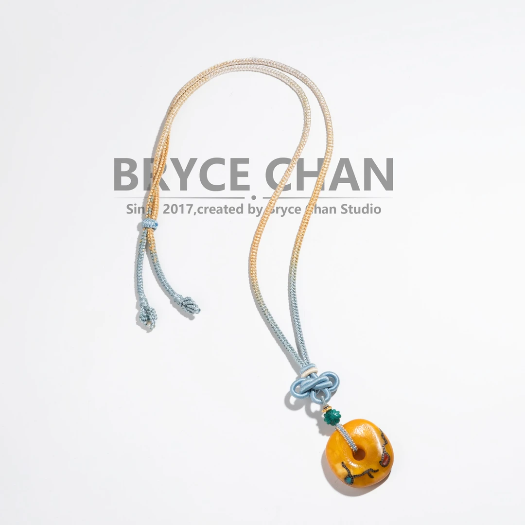 【耀今·尼泊尔镶嵌平安扣老蜡吊坠】（30*30*11mm·6g）编织绳蜜蜡吊坠