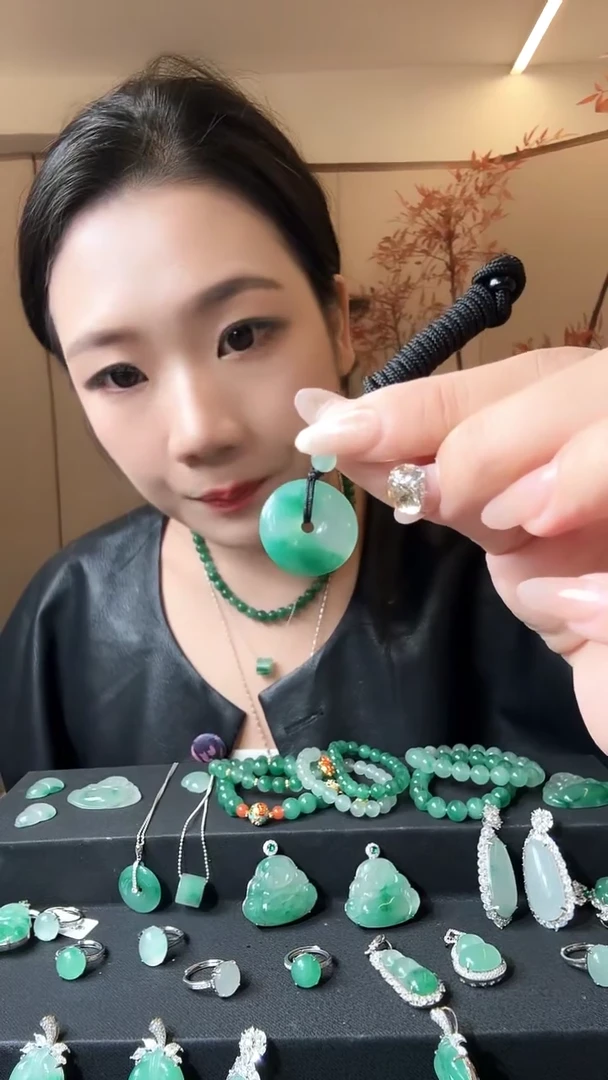 吊坠(不含链)未镶嵌石英质玉（非洲翠）平安扣