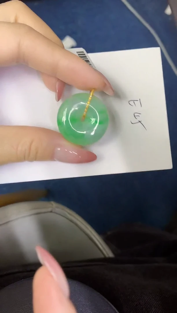 翡翠18K金镶嵌颈饰缅甸天然翡翠A货