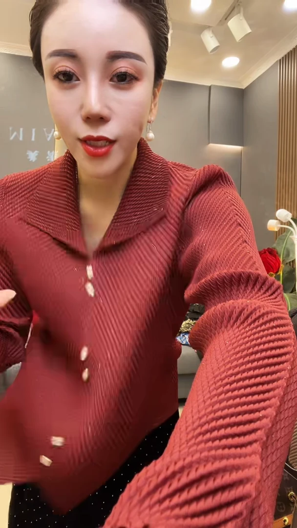 聚酯纤维（涤纶）钻红色 衫