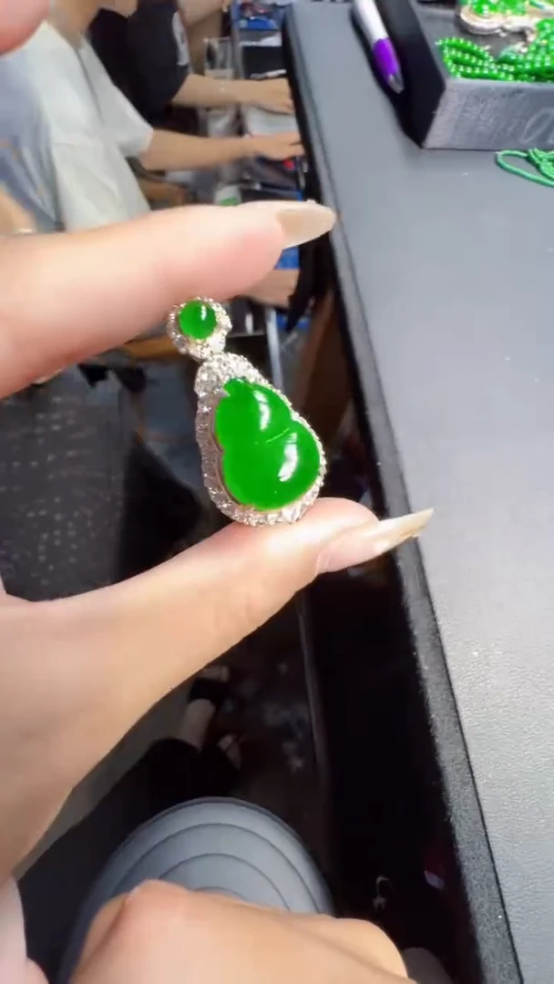 未镶嵌定制翡翠翡翠A货有轻微色差属于正常现象，葫芦多样性发货1