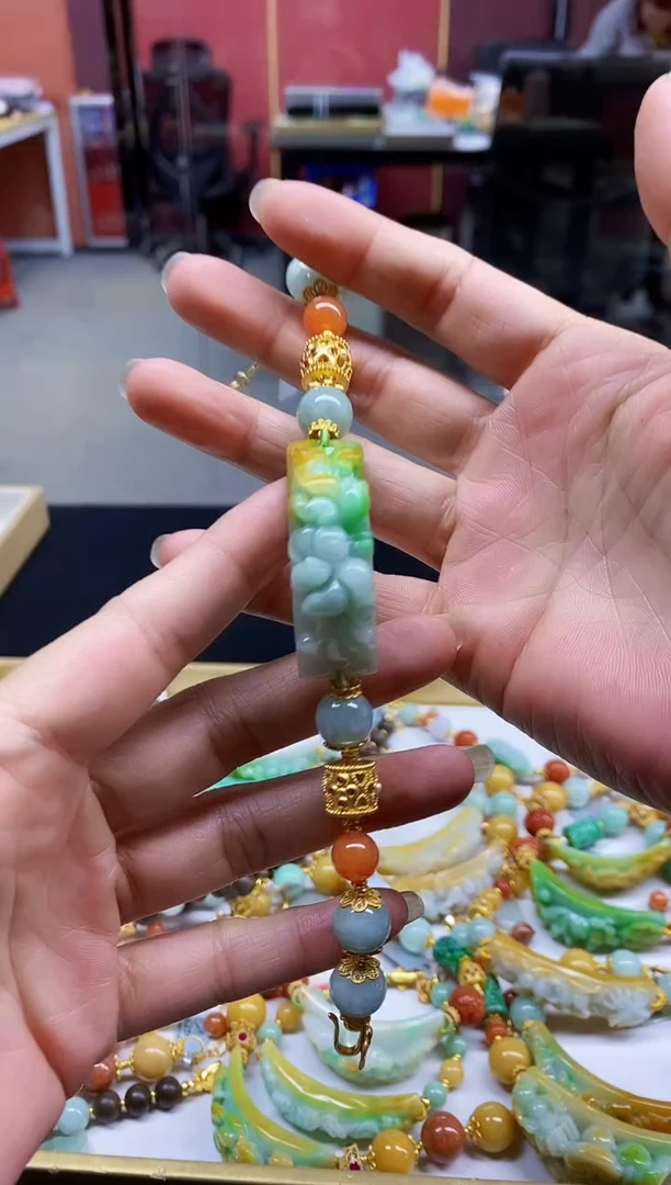 颈饰未镶嵌翡翠手牌-54