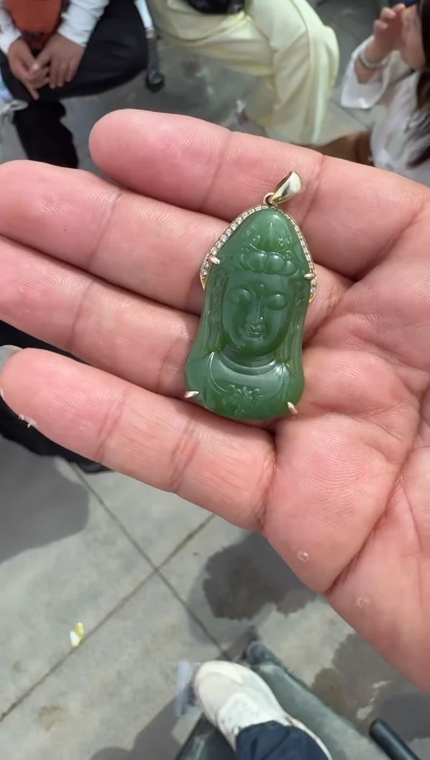 未镶嵌和田玉（糖玉）挂件和田玉