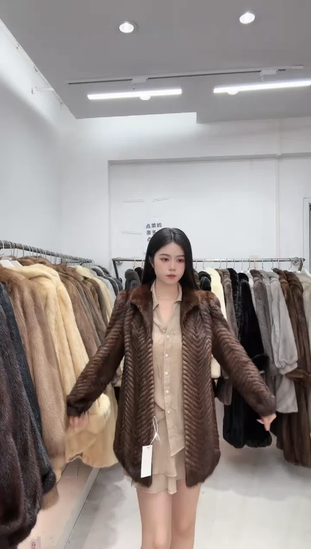 反季买皮草别墅靠大海