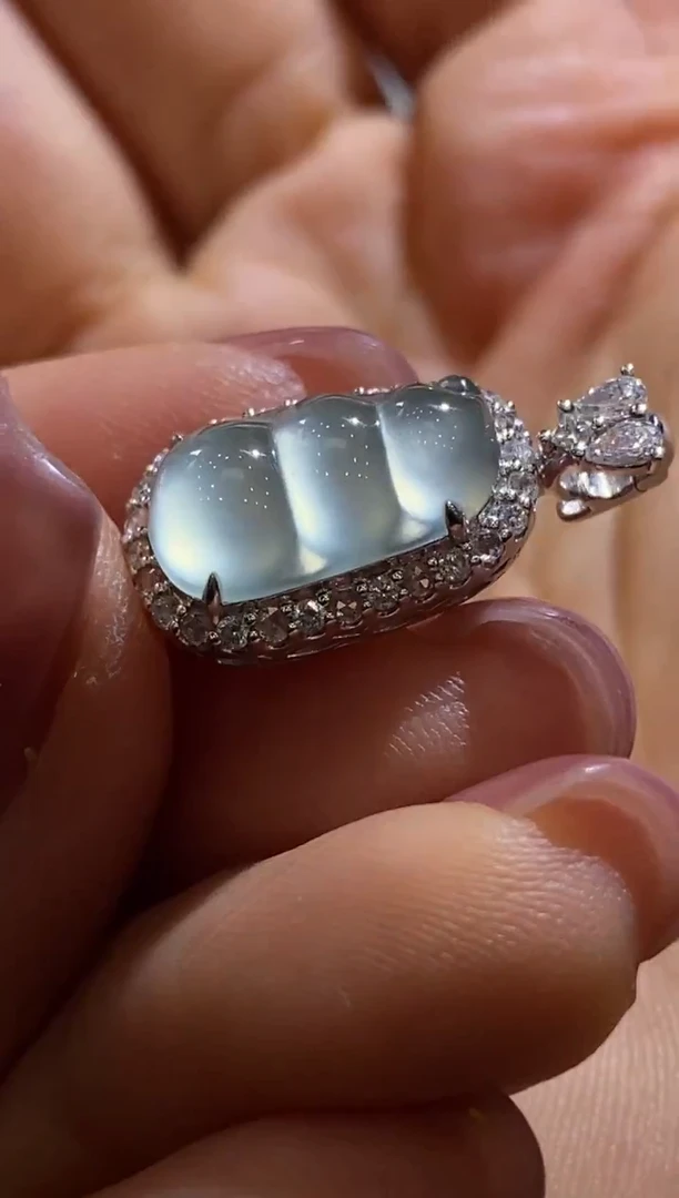 颈饰18K金镶嵌翡翠收到货48小时鉴赏期（超时不退不换）新年配饰