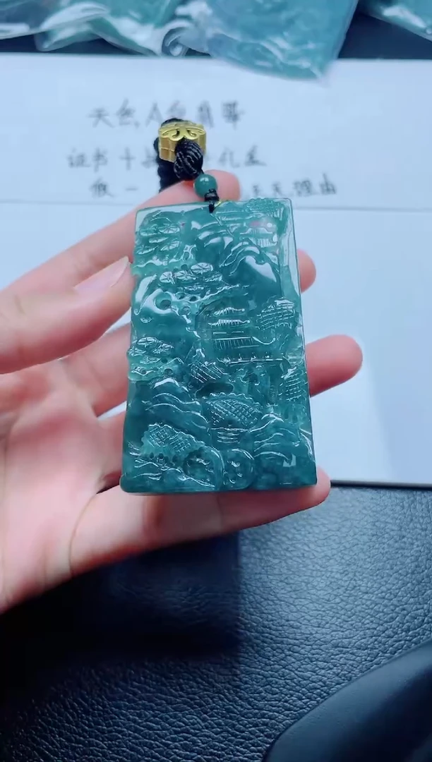 颈饰未镶嵌翡翠