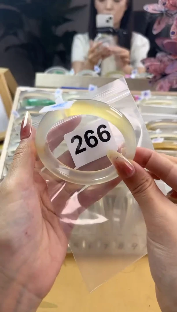 玛瑙/玉髓手镯未镶嵌266