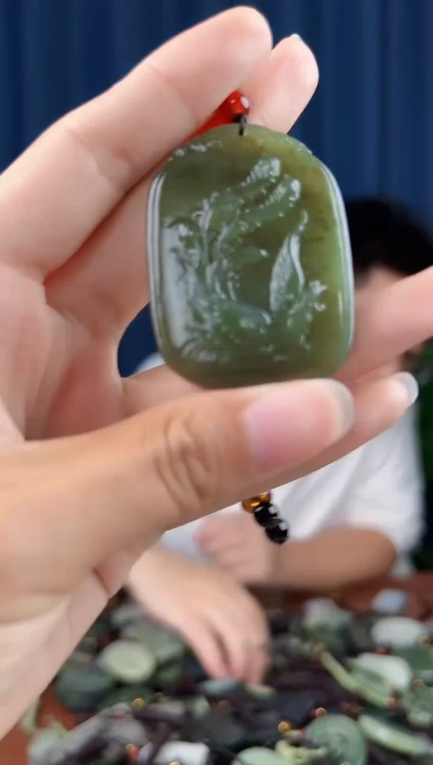 未镶嵌和田玉挂件拍一发一，