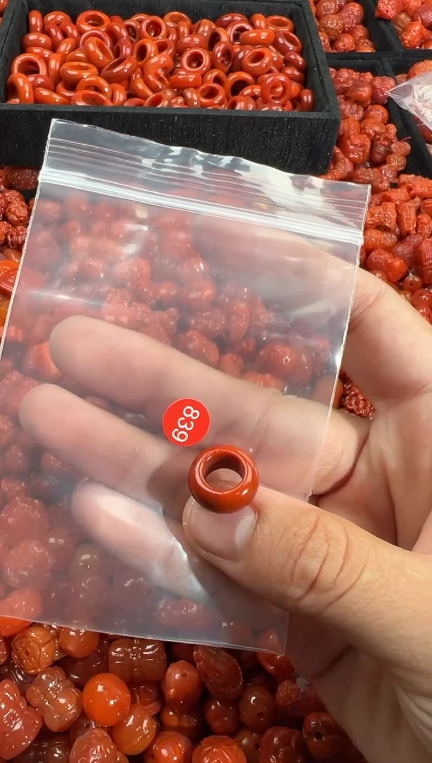 南红玛瑙未镶嵌颈饰1