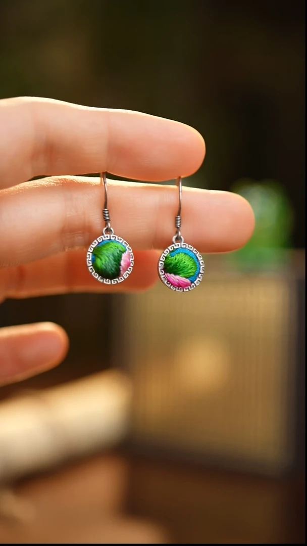 刺绣私人定制苗族手工Q943