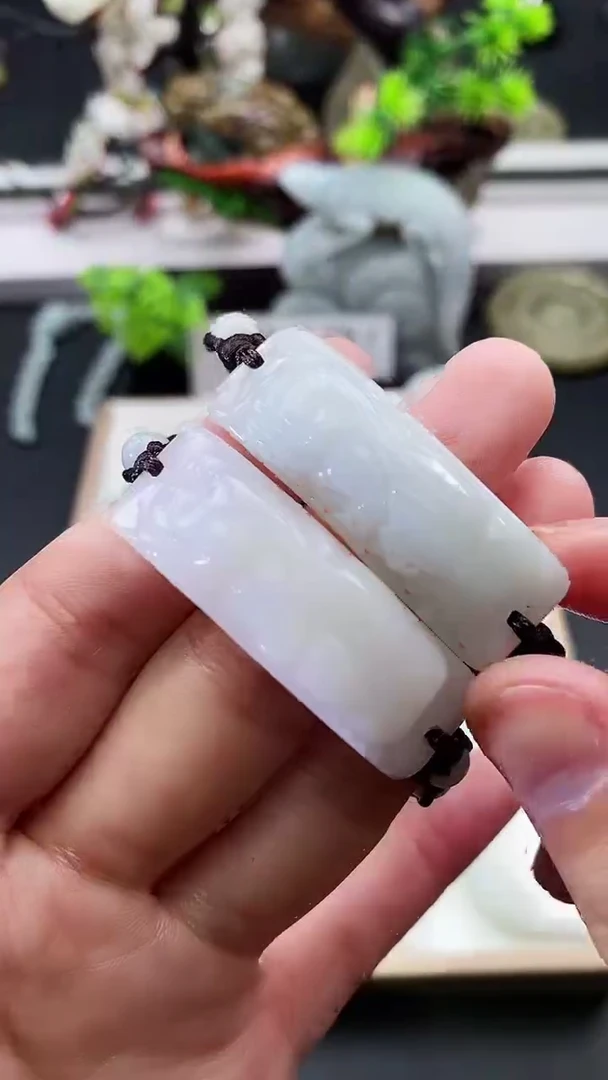 颈饰未镶嵌翡翠天然缅甸A货翡翠随机发一件