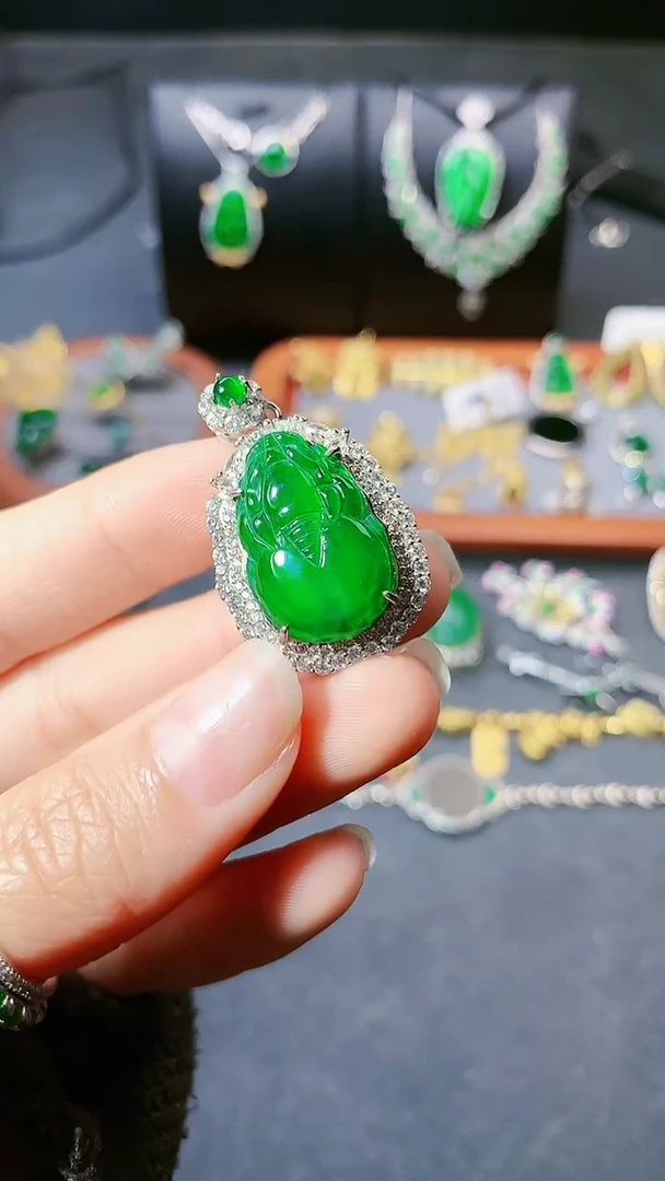 【闪购商品】翡翠吊坠(赠链)银S925镶嵌吊坠