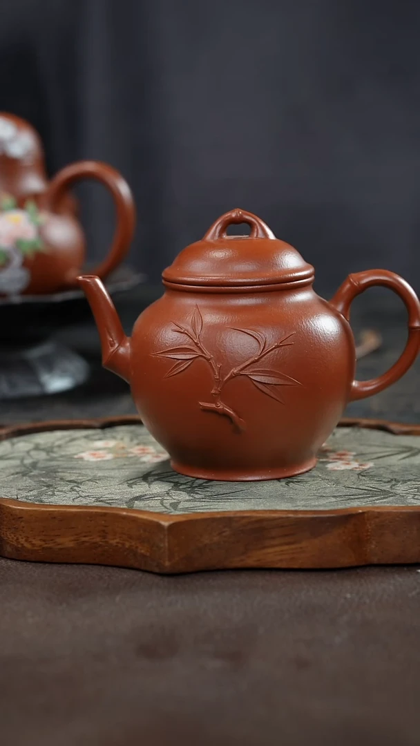 九隐擦后期朱泥竹节壶