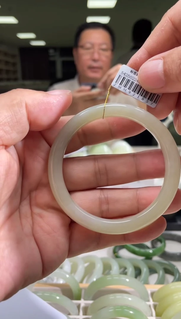 和田玉手镯未镶嵌60-61圈口 1857
