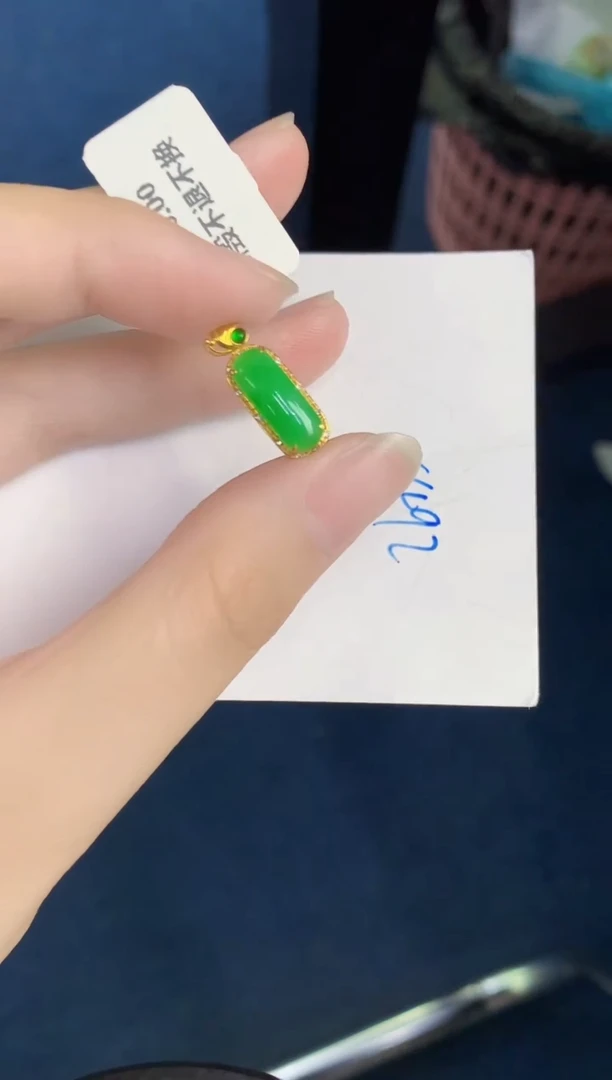 翡翠18K金镶嵌颈饰天然翡翠緬甸A貨