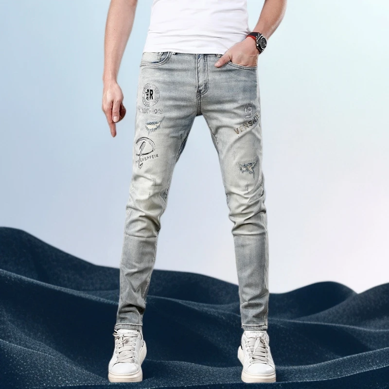 巴赛娜缇时尚休闲新款牛仔裤男潮牌烫钻刮烂浅色休闲修身小脚裤