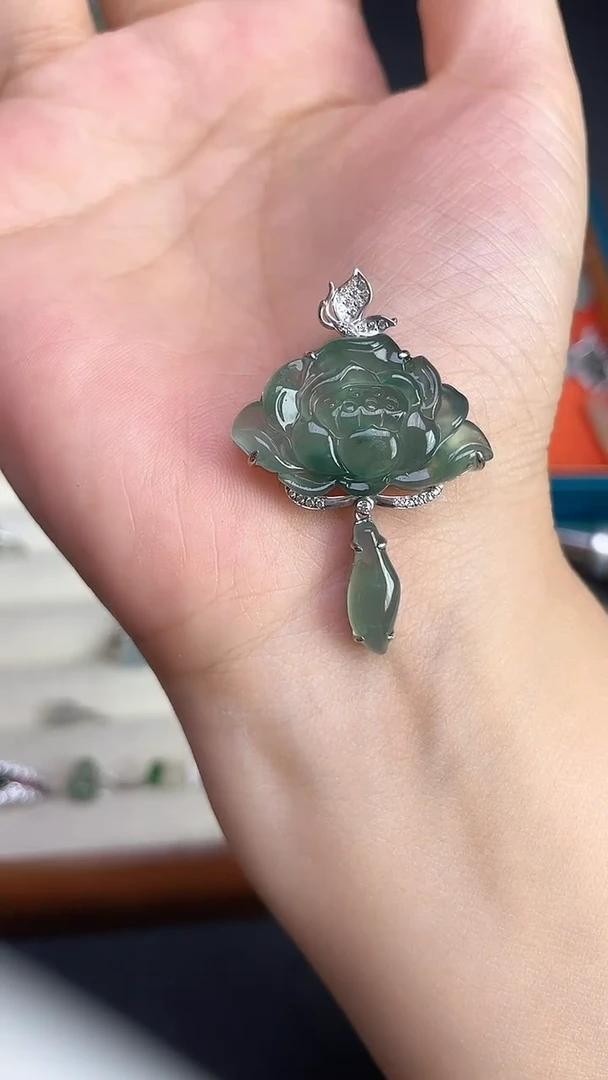 颈饰银S925镶嵌翡翠2025120601