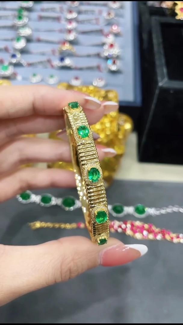 手镯18K金镶嵌祖母绿1