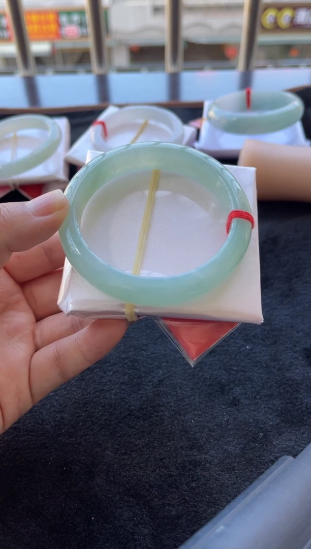 未镶嵌手镯翡翠多人