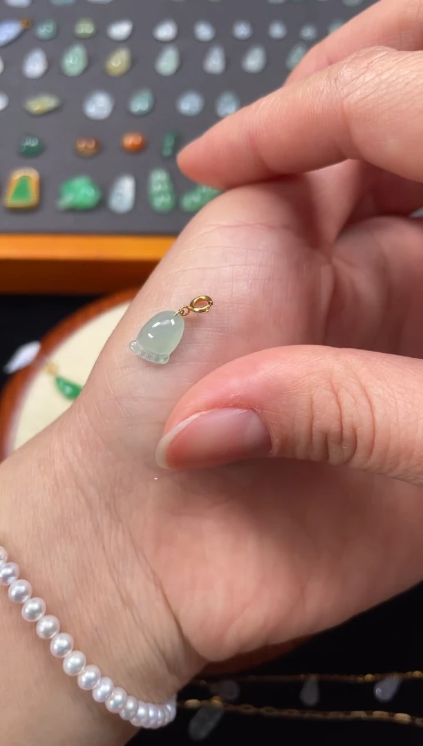 吊坠(不含链)18K金镶嵌翡翠一个JK506