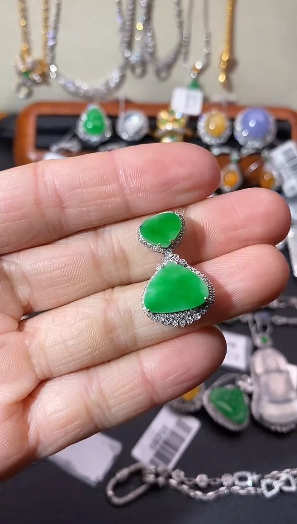 【闪购商品】翡翠吊坠(不含链)18K金镶嵌吊坠