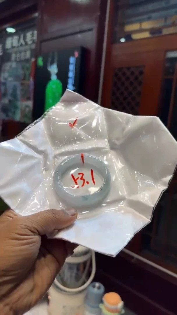 未镶嵌手镯翡翠手镯包容价