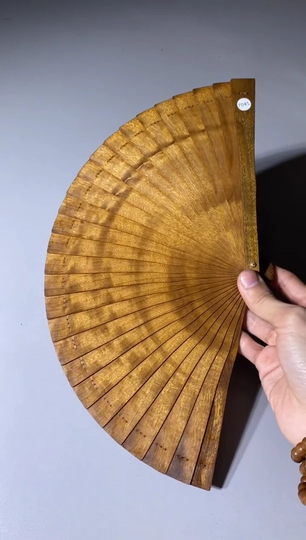 【闪购商品】金丝楠木雕704号18cm精品金丝楠扇子