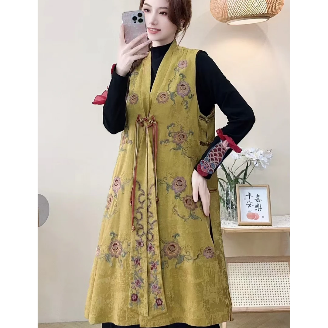 春季缎面民族风新中式古典高档旅游拍照国风通勤汉服刺绣长马甲