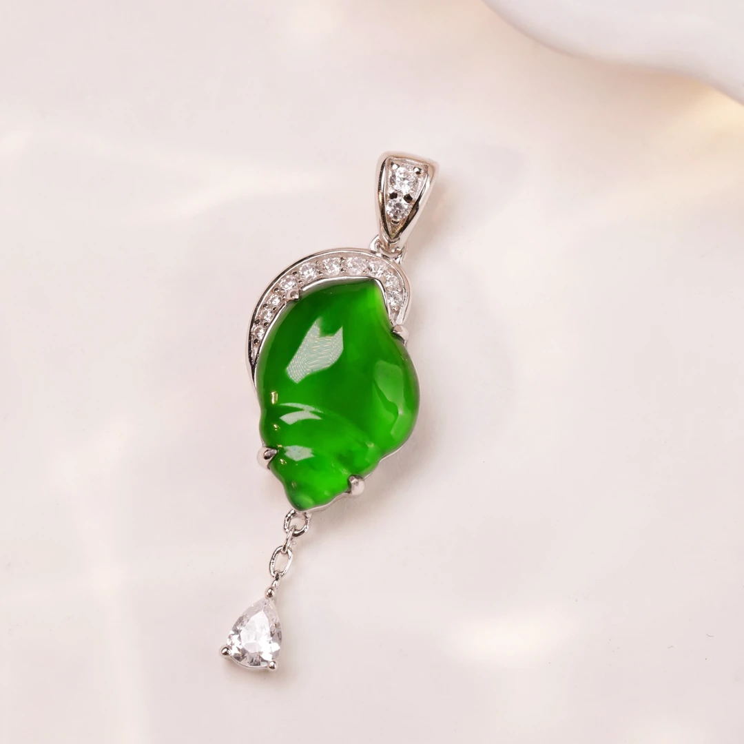 高冰种正阳绿颈饰S925银镶嵌倾海项链天然A货翡翠时尚