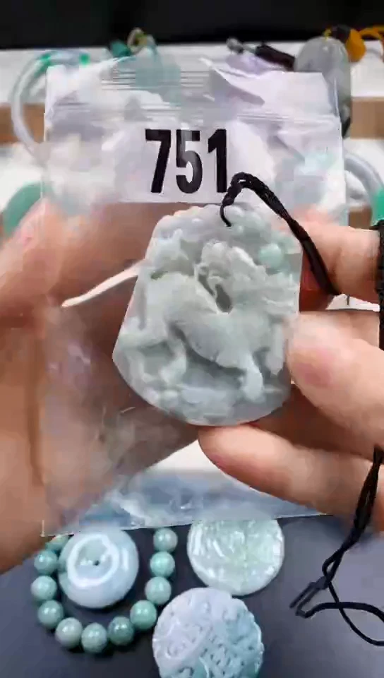 颈饰未镶嵌翡翠天然翡翠吊坠挂件