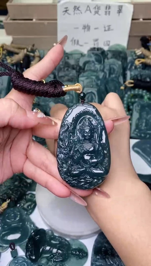 颈饰未镶嵌翡翠