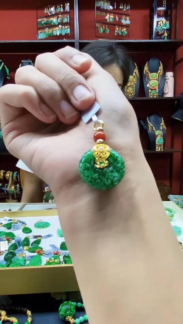 颈饰未镶嵌翡翠吊坠