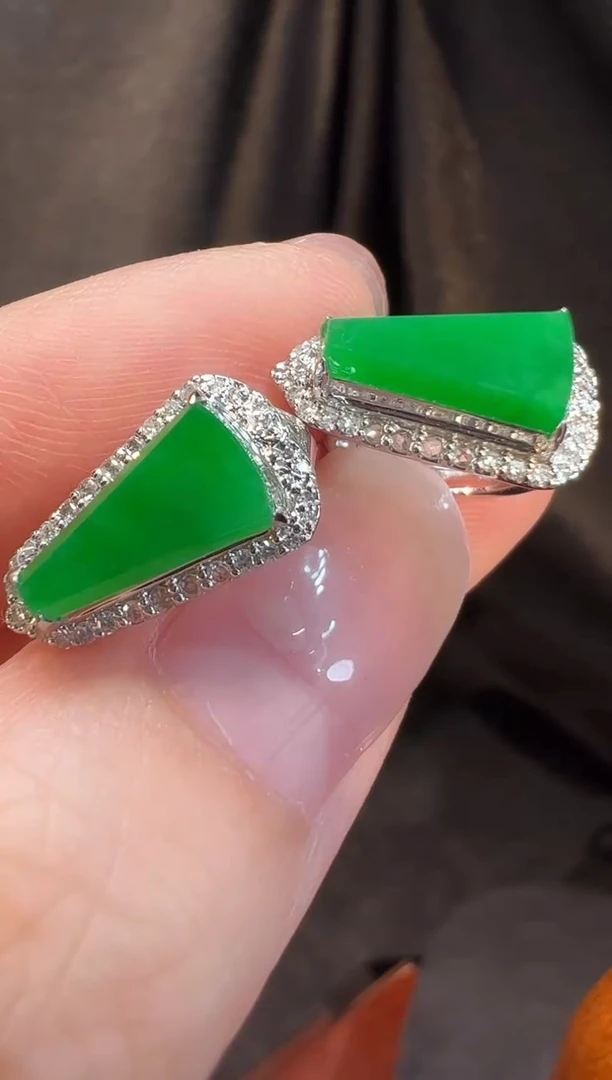 18K金镶嵌翡翠耳饰L6耳包