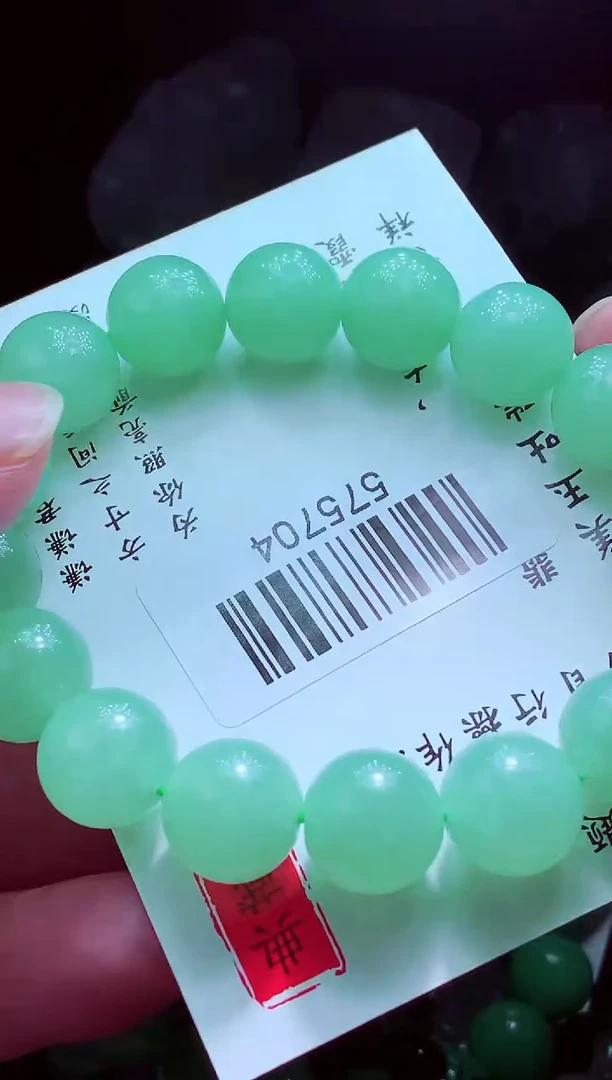 未镶嵌定制翡翠雨***?翡翠毛货定制