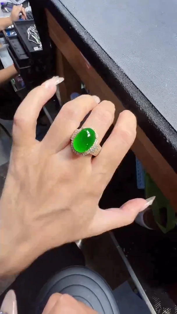 未镶嵌定制翡翠翡翠A货有轻微色差属于正常现象，蛋面多样性发货1