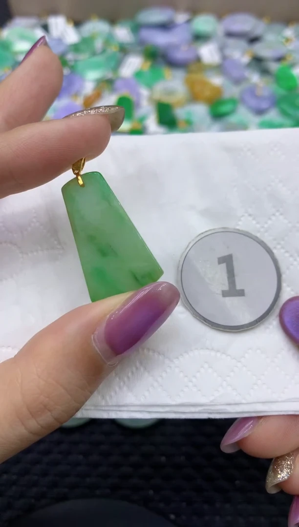 颈饰未镶嵌翡翠天然缅甸翡翠A货