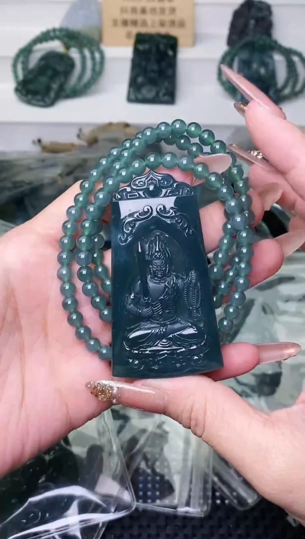 颈饰未镶嵌翡翠